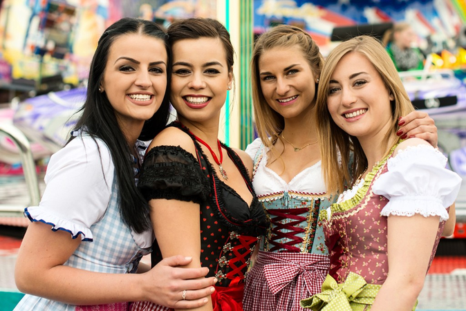 dirndl-kousen-maken-de-outfit-compleet